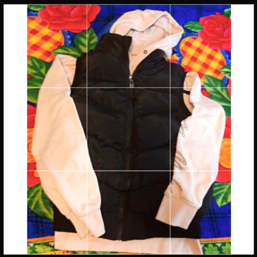 The Black Vest is from H&M and It's Size S. The Off-White hoodie is Size M ⚫⚪🥶